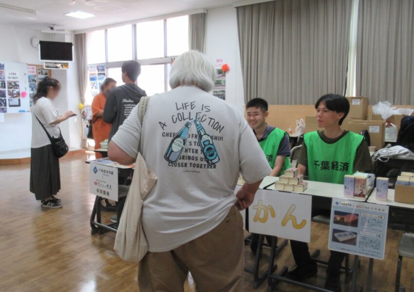 羊羹販売・写真展の様子