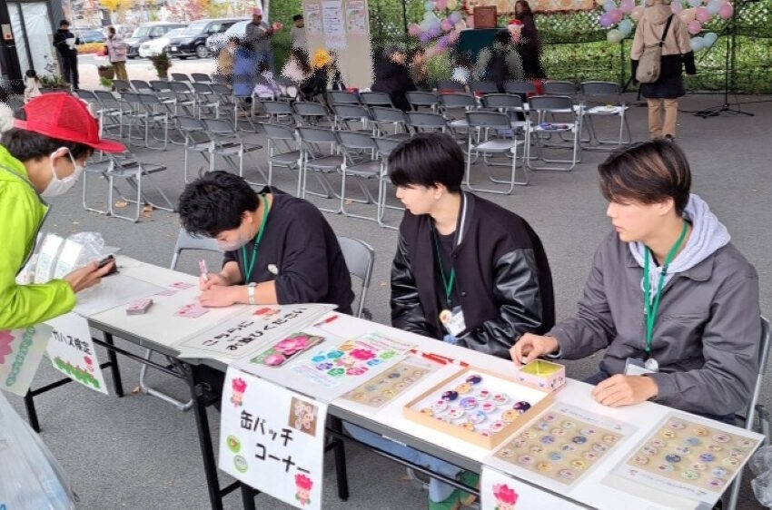 「オオガハス検定」を担当するゼミ生たち