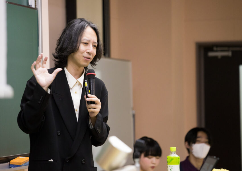 経営学科・松本竜一准教授による学部説明