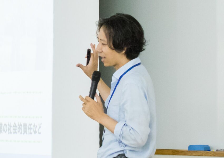 松本竜一准教授による学部説明