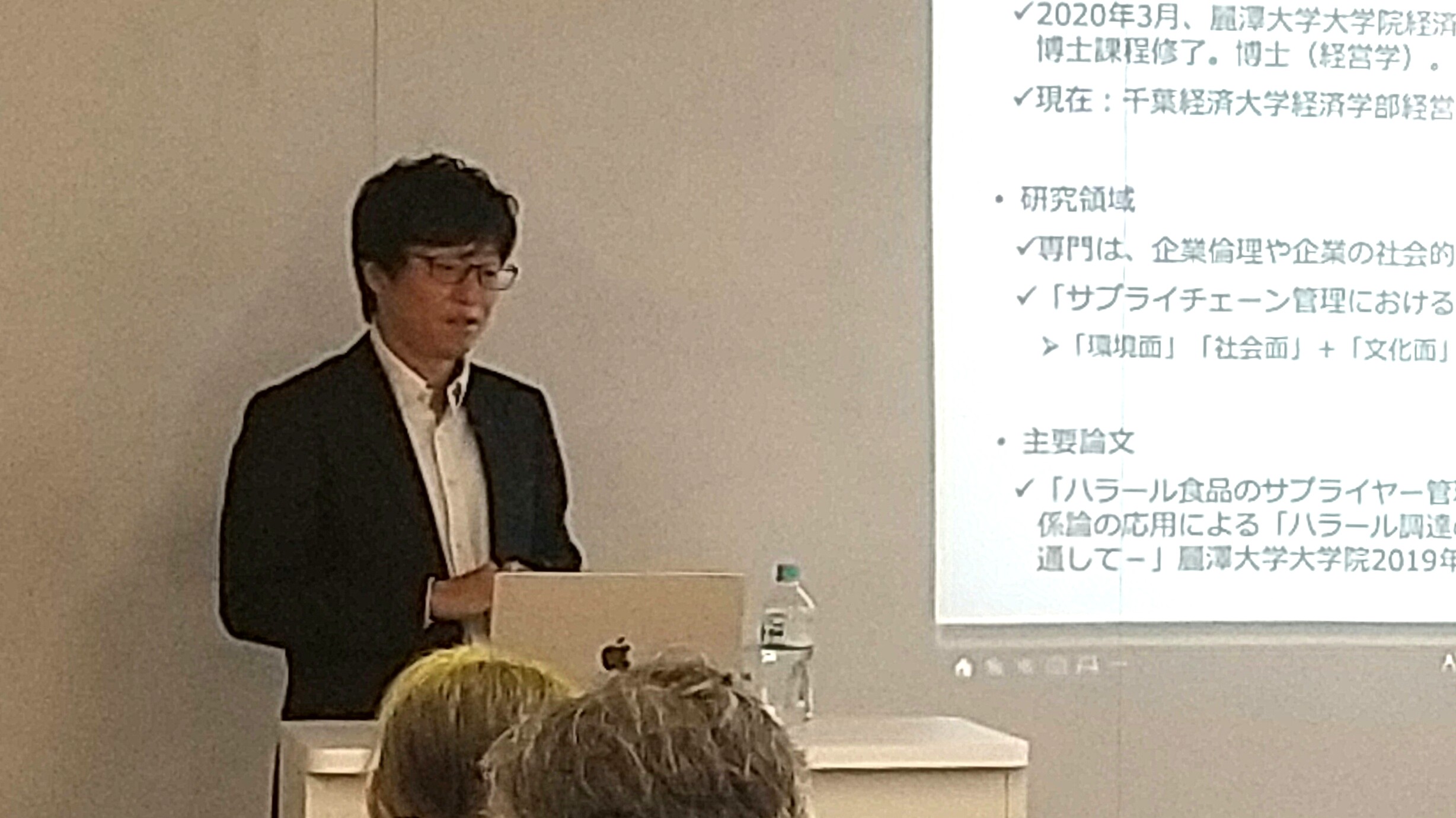 講演する藤原先生の画像