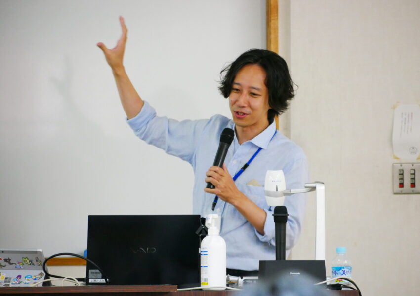 松本竜一准教授による学部説明