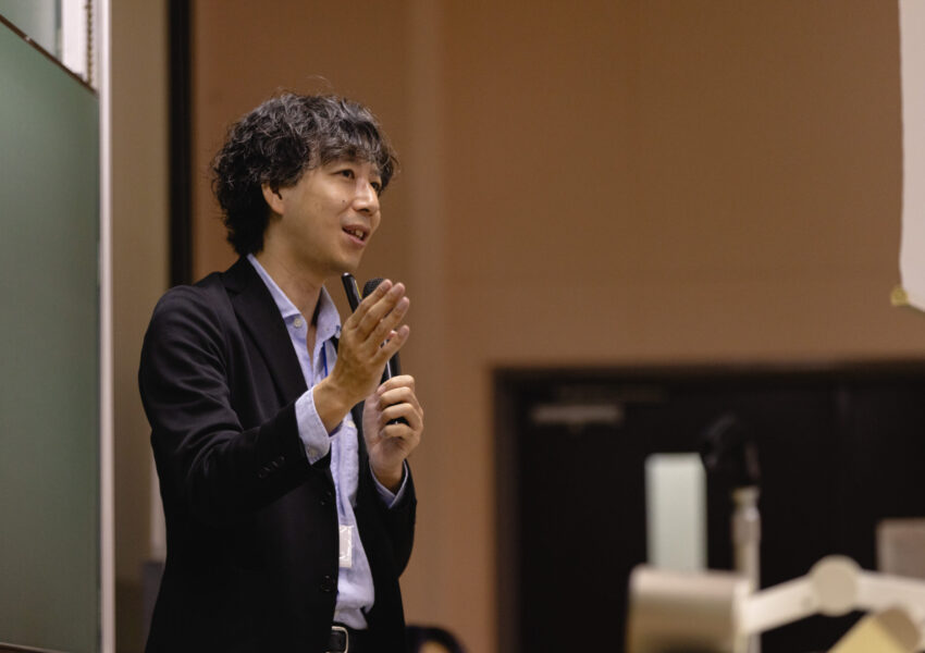 松本竜一准教授による学部説明